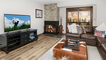 Condo, varias camas (Lodge at 100 W Beaver Creek 601, 3BD ) | Área de sala de estar