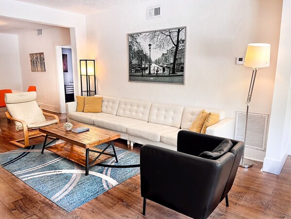 TV - 4Bed/3Bath Coral Gables Area Stunning W/Hot Tub (Miami)