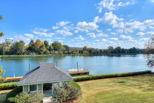 Beautiful 3BR Townhouse Close to Downtown Augusta