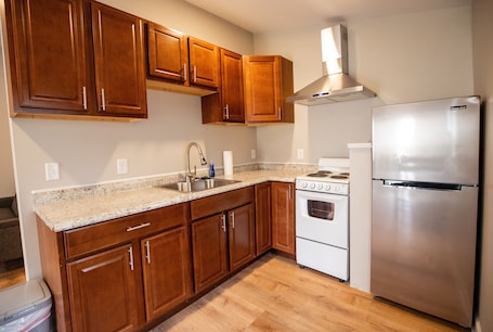 Fridge, microwave, oven, stovetop. Indy Suite Close to Downtown