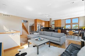 Smart TV, fireplace, table tennis