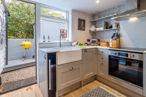 Refrigerador, horno y periquera 