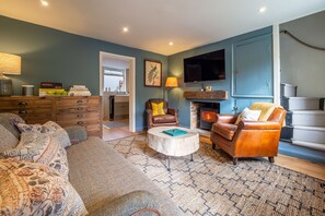 TV, fireplace, stereo