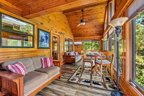 New! Views! Pet Friendly*5 Mins to National Park