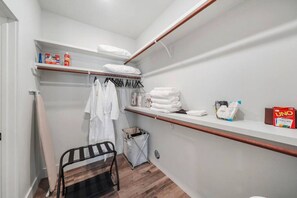 Interior - Unit A · Modern Luxury Apt w/ King Bed Near Med Ctr & Dwntn (Houston)