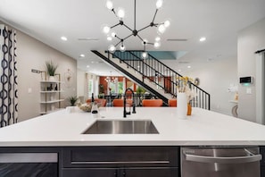 Interior - Unit B · Work/Play/Stay at Ctrl Gated Home w/ Free Parking (Houston)