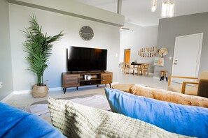 3 bedrooms, desk, iron/ironing board, travel crib