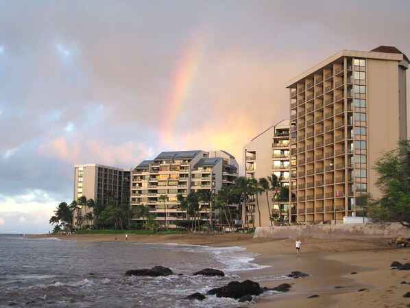 Na praia, espreguiçadeiras 