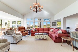 Smart TV, fireplace, DVD player, toys