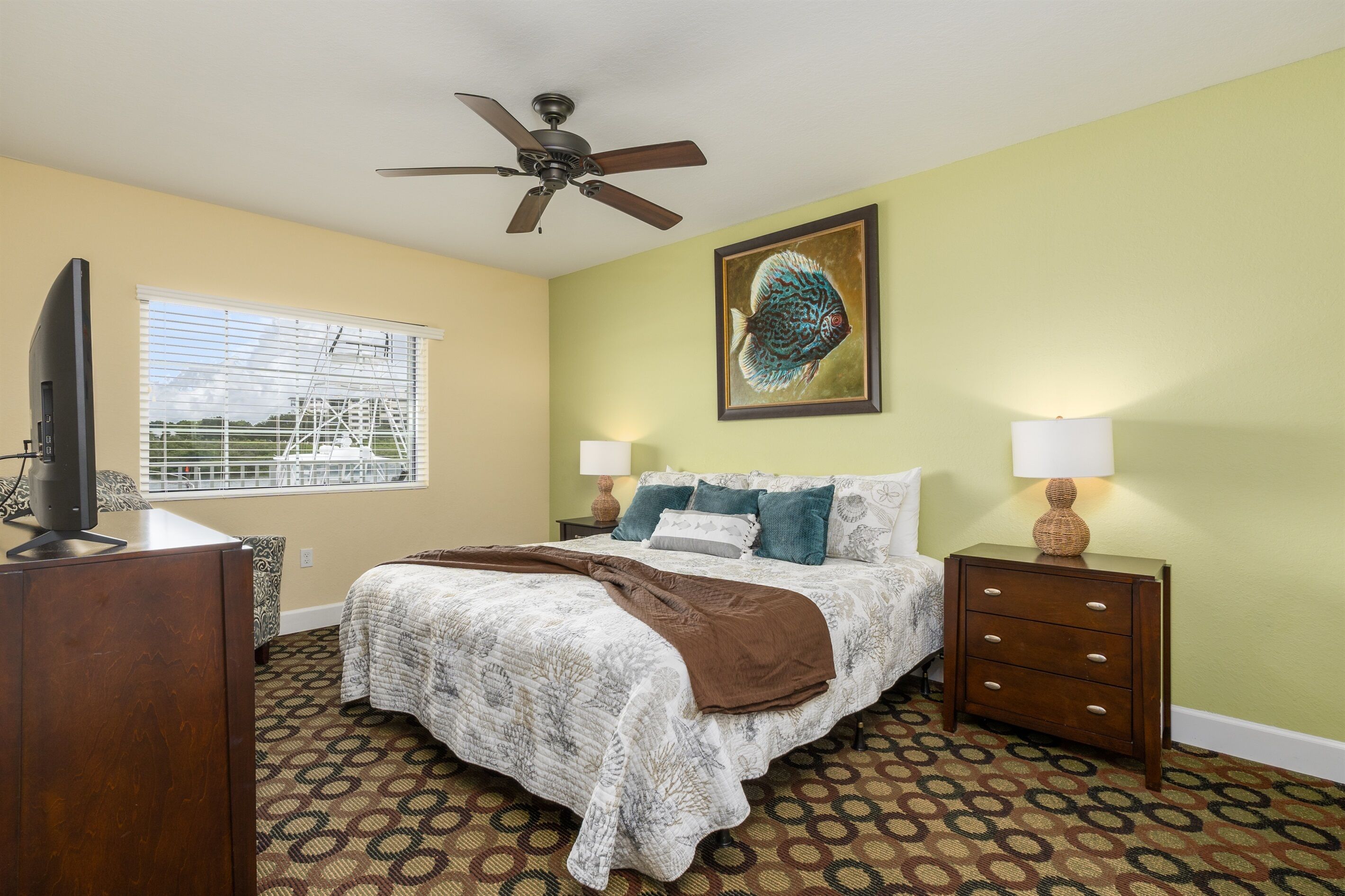 2 bedrooms, travel crib, free WiFi, bed sheets