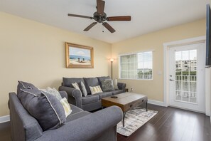 TV - Waterfront, Harbourside, Water Park, Beach, #2219 (Indian rocks beach)