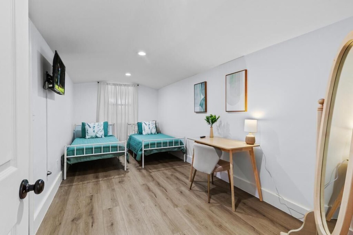 Photo 22 of Carriage Manor- Right next to the Fountain of Youth & Beach.
Pets are welcomed!