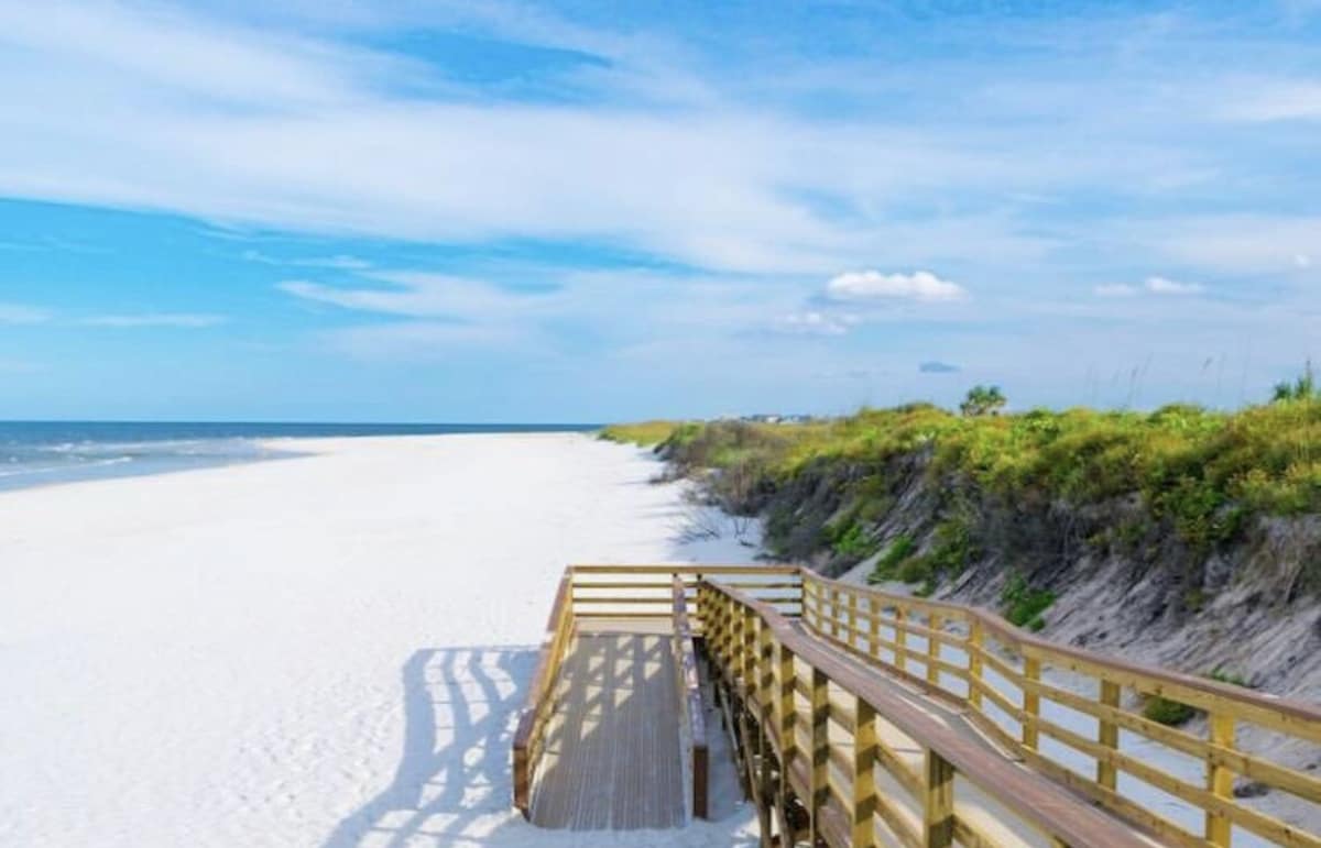 Photo 35 of Carriage Manor- Right next to the Fountain of Youth & Beach.
Pets are welcomed!