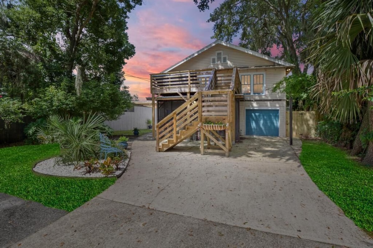Photo 6 of Carriage Manor- Right next to the Fountain of Youth & Beach.
Pets are welcomed!