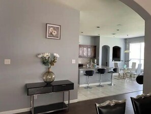 Interior - New! Near AT&T Stad, Sixflags, Joe Pool, 4 br,5bed (Grand Prairie)
