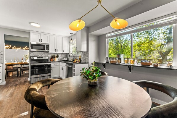 Dining - Game Room|HotTub|Movie Theater|7BD|Fam Friendly (Arvada)