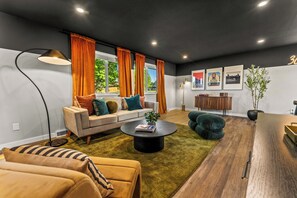 Smart TV, offices, computer monitors - Game Room|HotTub|Movie Theater|7BD|Fam Friendly (Arvada)