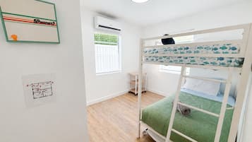 2 slaapkamers, een bureau, geluiddichte muren