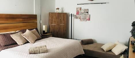 1 dormitori, caixa forta a l'habitació, escriptori i wifi gratuïta