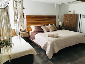 1 bedroom, in-room safe, desk, free WiFi