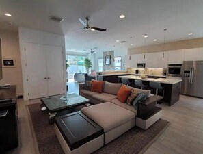 Smart TV, stereo - Desert Modern 4BR: Pool, Spa & Mtn views #259142 (La Quinta)