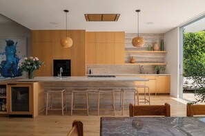 Private kitchen - Modern Villa in heart of West Hollywood, Family sized, steps from cafes & shops (West Hollywood)