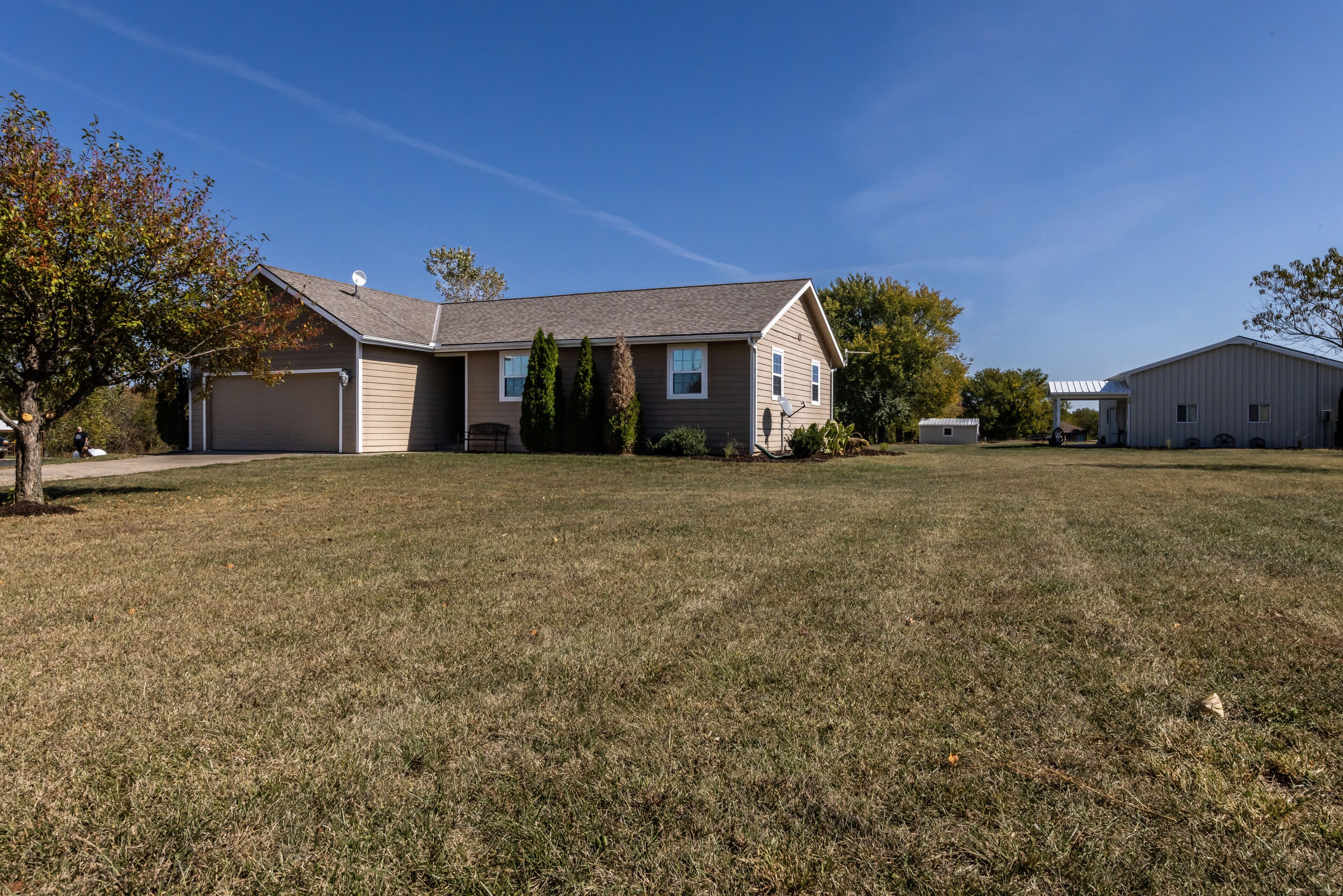 Country Home on 3 acres - 15 minutes from Topeka and Lawrence!!!
