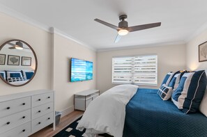 2 bedrooms, WiFi, bed sheets - Welcome to Paradise! Walk to Tin City - Bayfront and 5th Ave! (Naples)