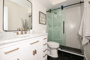 Dusche, Regendusche, Handtücher, Seife
