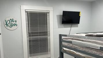 2 bedrooms, travel cot, WiFi