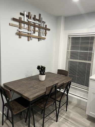 Ocean bliss! Walking distance to beach!