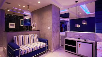 Habitación doble de lujo, 1 cama King size | Escritorio y wifi gratis