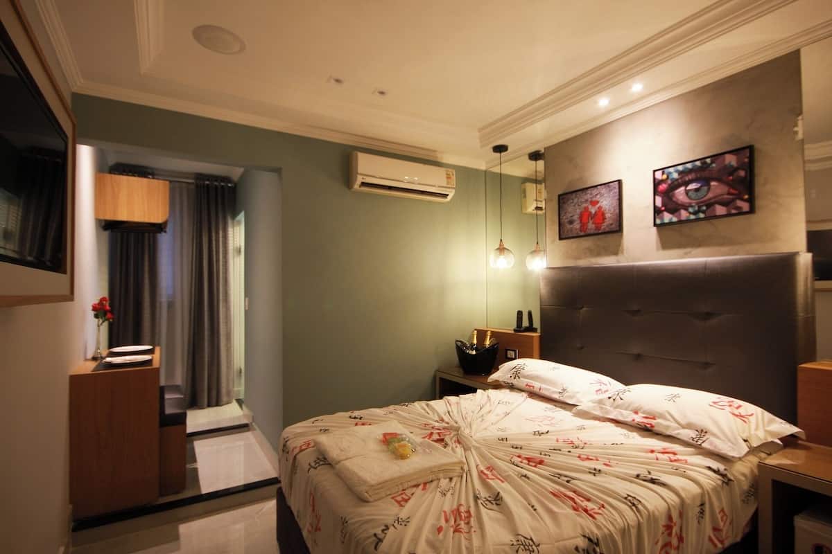Doppia Standard, 1 letto matrimoniale | Una scrivania, Wi-Fi gratuito