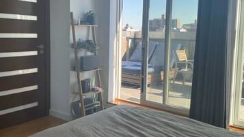 1 bedroom, desk, WiFi, bed sheets