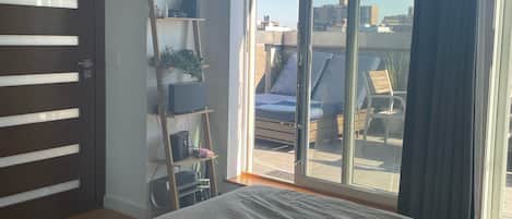 1 bedroom, desk, WiFi, bed sheets