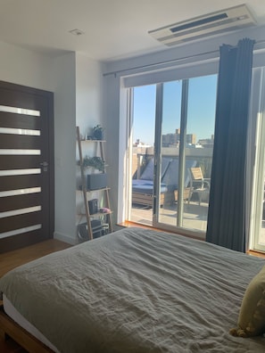 1 bedroom, desk, WiFi, bed sheets