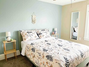 2 bedrooms, iron/ironing board, free WiFi, bed sheets - The Firepit Townhouse in Lakewood (Lakewood)