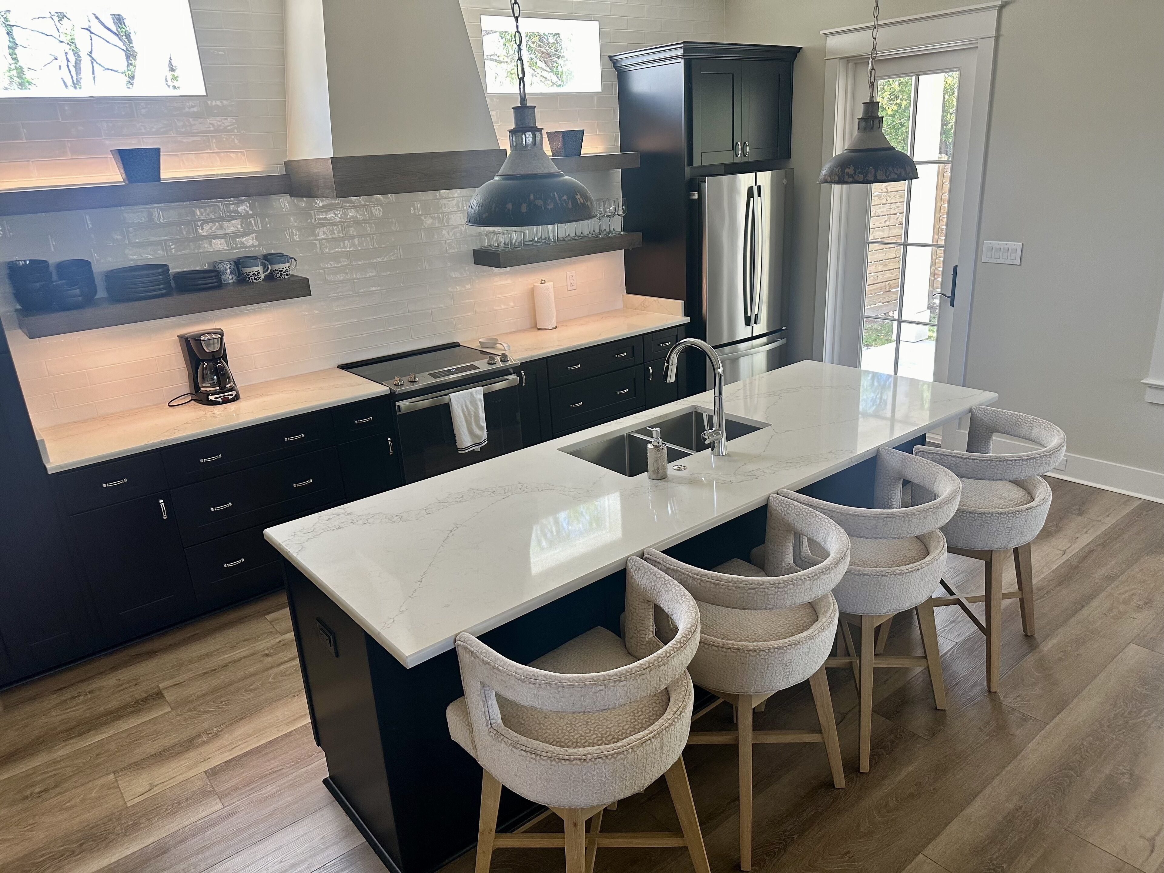 雪櫃、微波爐、焗爐、爐具