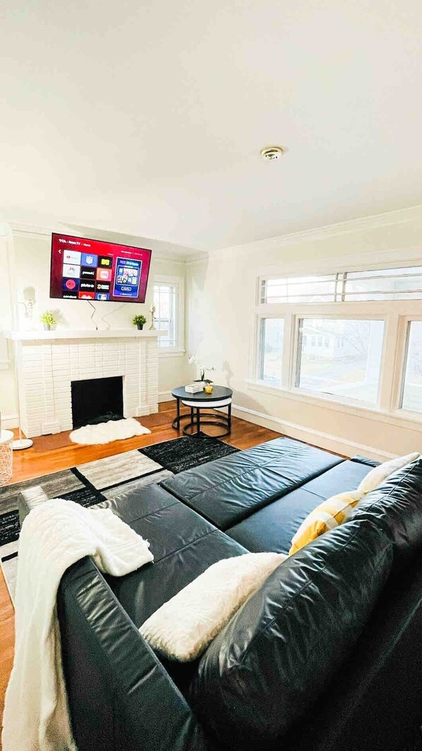 Interior - The Panda Apartment in Lakewood (Lakewood)