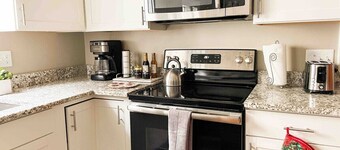 Dapper Delaware! Close to Fwy, 12 min to downtown