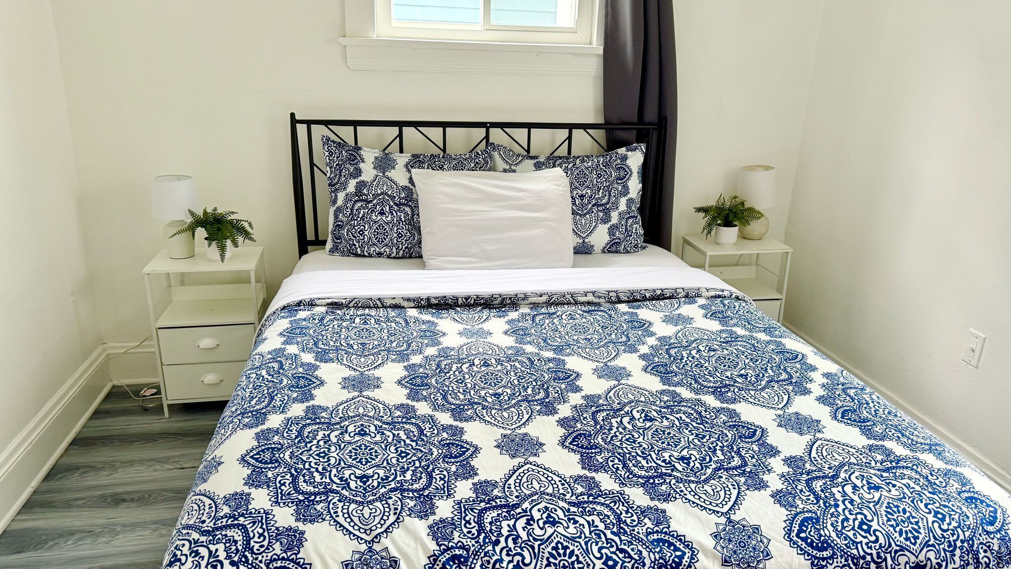 1 slaapkamer, een strijkplank/strijkijzer, gratis wifi, beddengoed