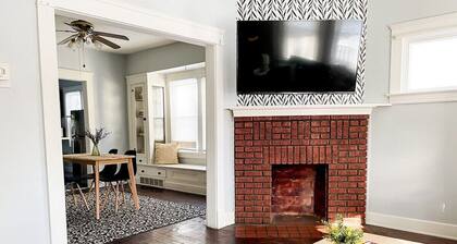 Central Almira Apt for 4 People - with Parking