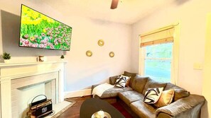 Televisión y oficina 