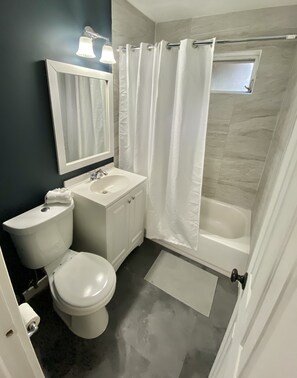 Combined shower/tub