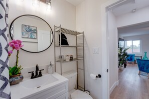 Combined shower/bathtub, hair dryer, towels, soap - Beautiful 2 BR Home w/ Garage Parking On Premises (San Diego)