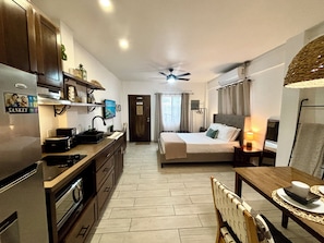 Exclusive Studio Suite, 1 Queen Bed | Pillowtop beds, individually decorated, individually furnished - Stylish Apartments in Belize City (Belize City)