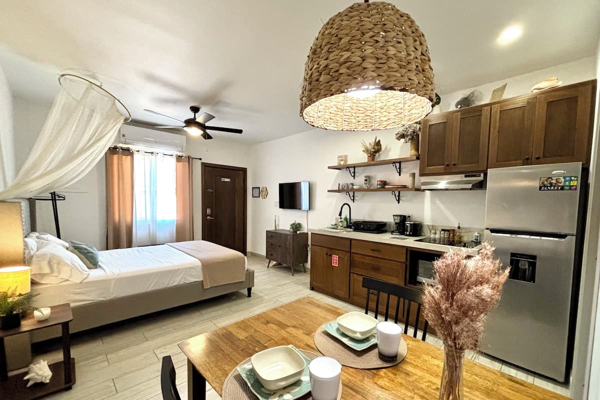 Surmatelas, fer et planche à repasser, lit parapluie, Wi-Fi gratuit