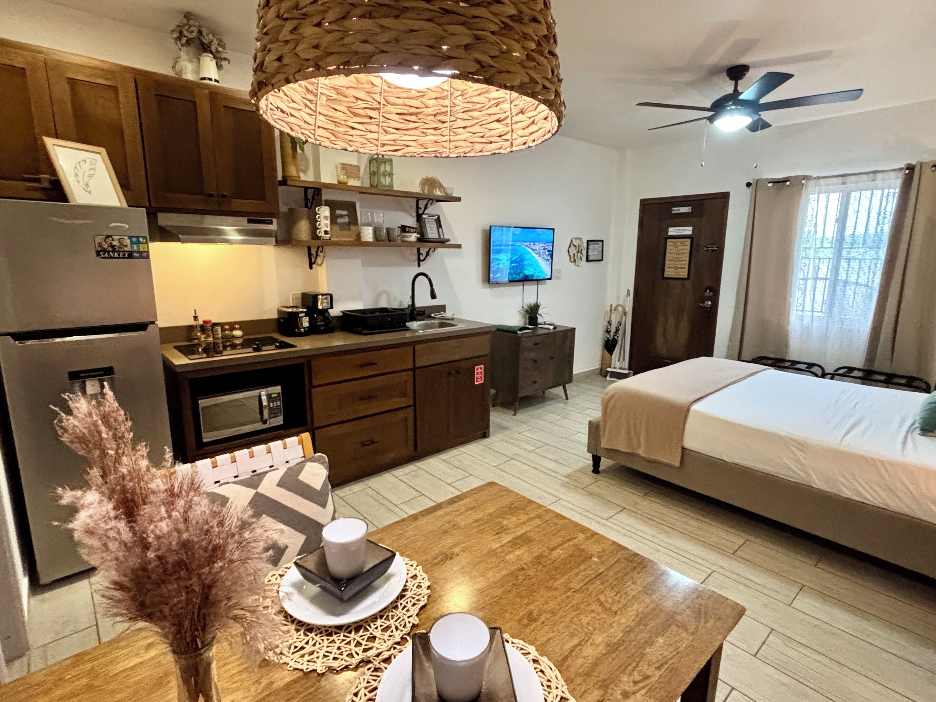 Exclusive-Studiosuite, 1 Queen-Bett | Pillowtop-Betten, individuell dekoriert, individuell eingerichtet