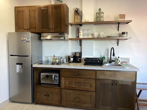 Full-sized fridge, microwave, stovetop, coffee/tea maker