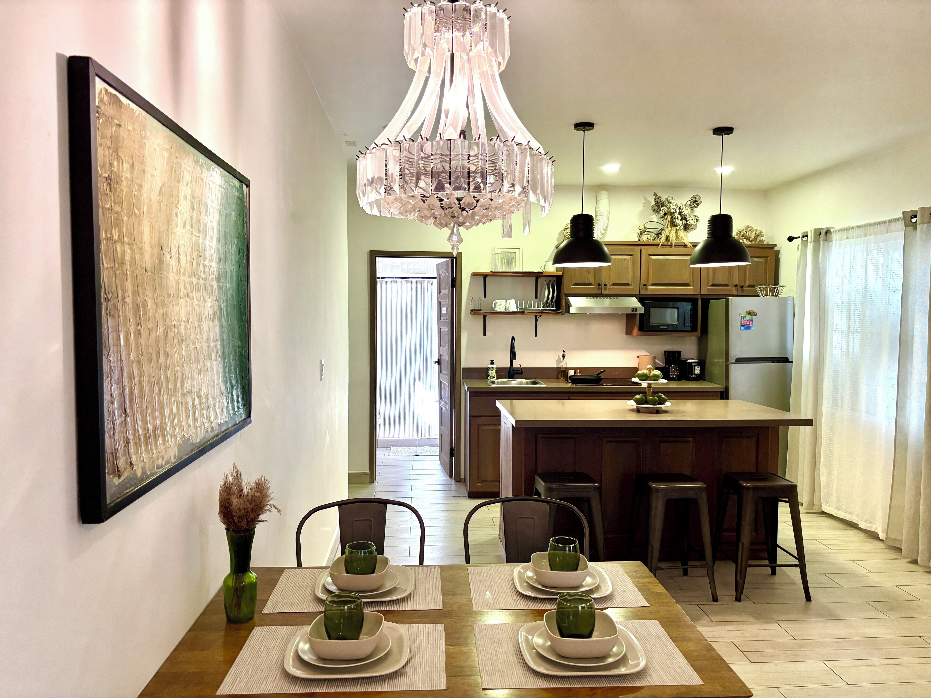 Appartement « Premier », 1 grand lit et 1 canapé-lit | Coin séjour | TV connectée de 42 pouces avec chaînes numériques, télévision, Netflix